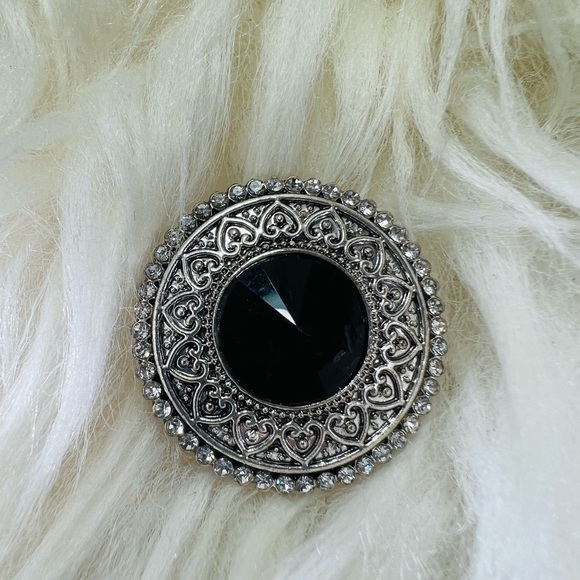 Ring. - Picture 3 of 3